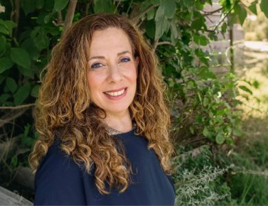 טל אלפנדרי - מטפלת רגשית ופסיכותרפיסטית בתל אביב